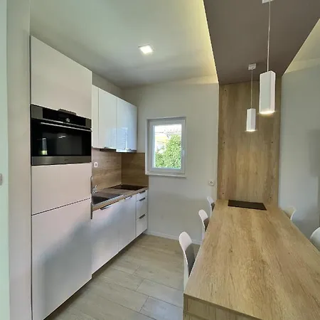 White Paradise Apartment *